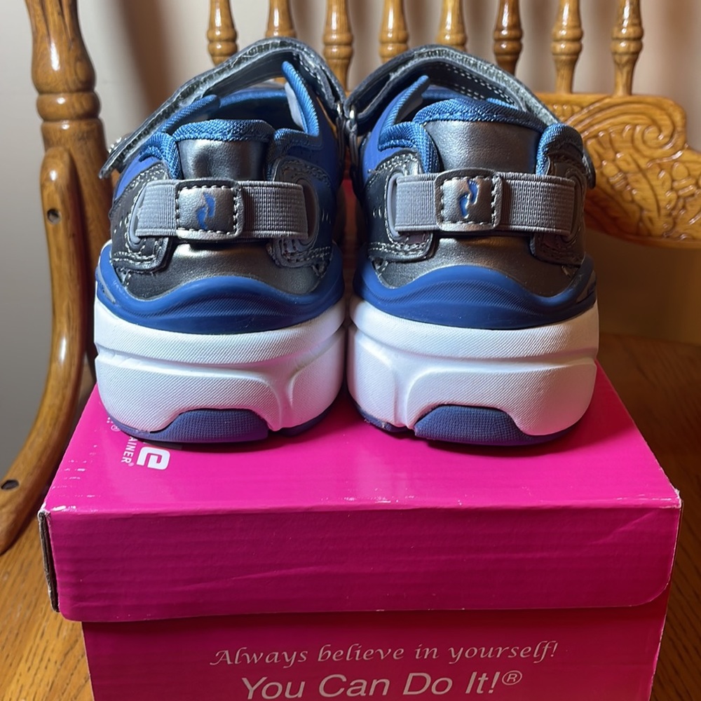 New in Box!! Cheeks Fit Body Walker Size 8 - Picture 4 of 6